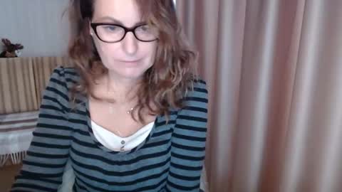 Lauraoven1 online show from 11.24.25