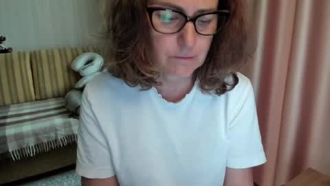 Lauraoven1 online show from 06.09.26