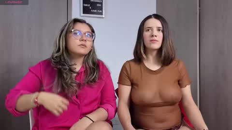 Snapshot of laurasex_21 chatting on 12.14.25 Laura online show from 12.14.25