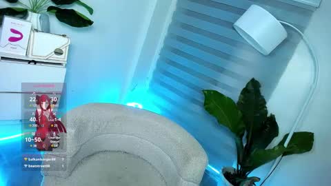 Snapshot of laurasinclair chatting on 02.10.25 Your sweet Laura online show from 02.10.25