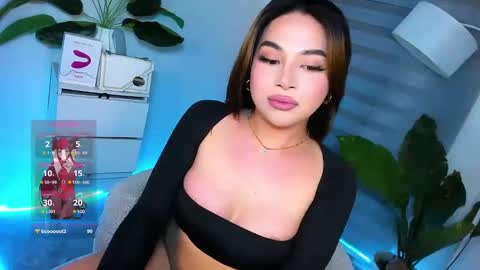 Snapshot of laurasinclair chatting on 02.23.25 Your sweet Laura online show from 02.23.25