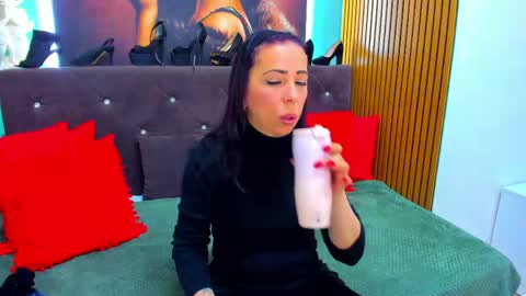 Laura online show from 04.30.26