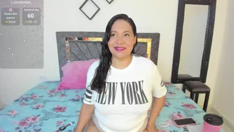 laurasofia01 online show from 10.22.25