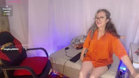 Laura Sofia online show from 04.15.26