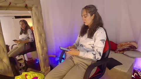 Laura Sofia online show from 04.28.26