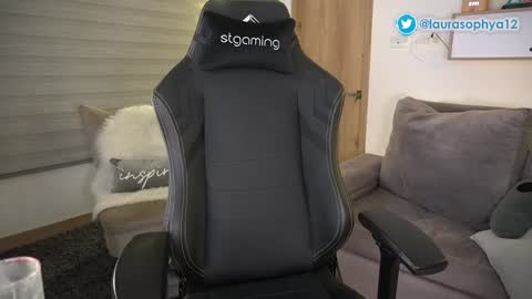 Snapshot of laurasophya chatting on 01.09.25 Laura online show from 01.09.25