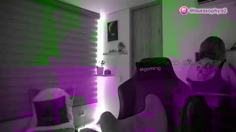 Snapshot of laurasophya chatting on 03.04.25 Laura online show from 03.04.25