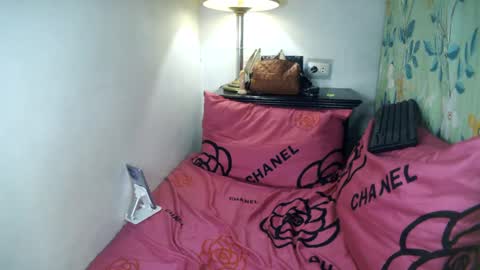 Snapshot of laureen_gavh chatting on 03.02.25 Belle online show from 03.02.25