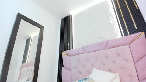 Laurem online show from 01.11.25