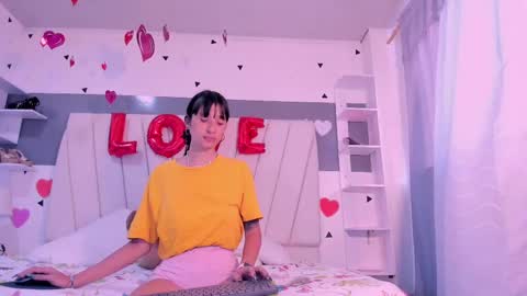 Laurem online show from 02.27.25