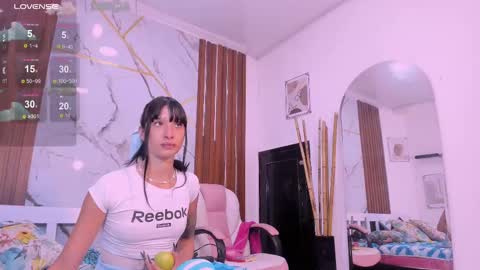 Laurem online show from 02.28.25