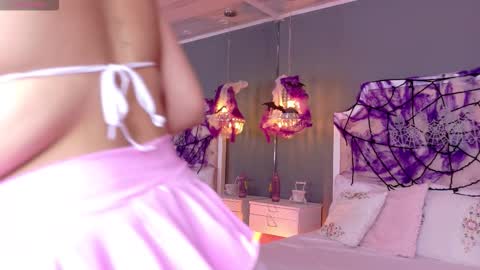 Snapshot of laurenbecker_ chatting on 10.31.25 Lauren online show from 10.31.25