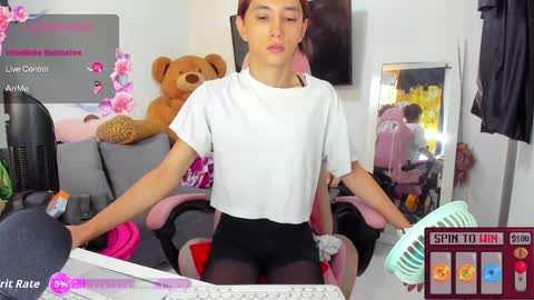 Snapshot of laurencesophiets chatting on 06.01.26 SF online show from 06.01.26