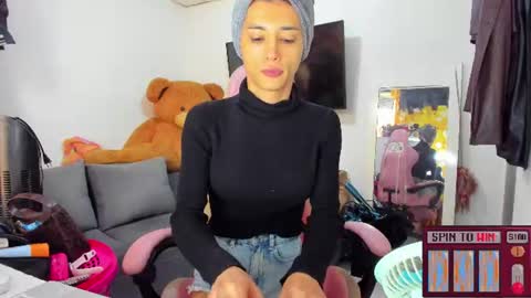 Snapshot of laurencesophiets chatting on 06.10.26 SF online show from 06.10.26
