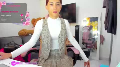 Snapshot of laurencesophiets chatting on 06.25.26 SF online show from 06.25.26