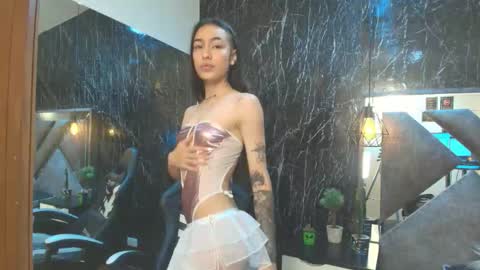 Snapshot of laurenhazel_ chatting on 10.31.25 LaurenHazel online show from 10.31.25