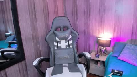 Snapshot of laurenhazel_ chatting on 12.17.25 LaurenHazel online show from 12.17.25