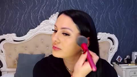 Laura online show from 03.05.26