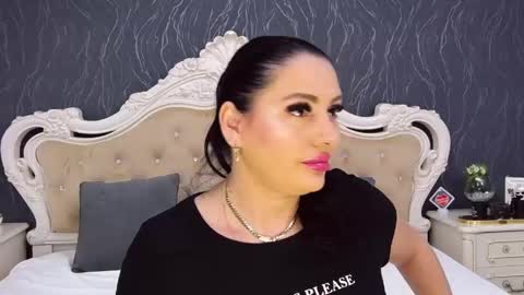 Laura online show from 05.05.26