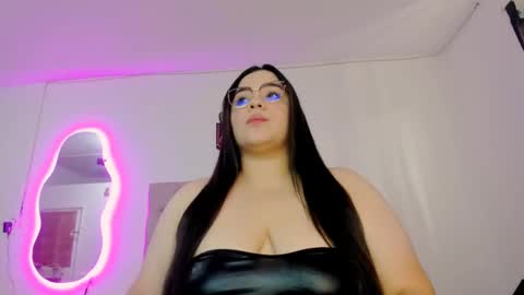 Snapshot of laurenlaine99 chatting on 02.02.25 laurenlaine online show from 02.02.25