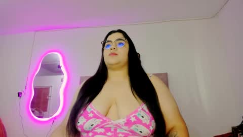 Snapshot of laurenlaine99 chatting on 02.10.25 laurenlaine online show from 02.10.25