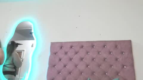 laurenlaine online show from 10.31.25