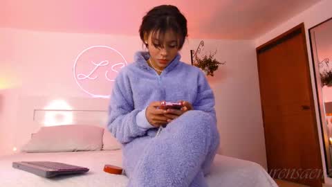 Lauren Saenz online show from 01.23.25