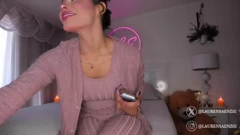 Lauren Saenz online show from 03.08.25