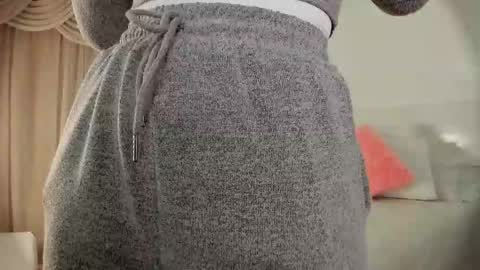 Lauren Saenz online show from 09.17.25