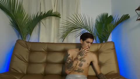 Lauren and Cristopher online show from 02.21.25