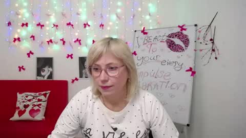 Snapshot of laurenwishy chatting on 03.06.26 Lauren online show from 03.06.26