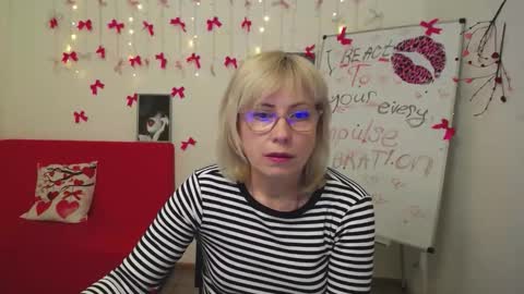 Snapshot of laurenwishy chatting on 03.10.26 Lauren online show from 03.10.26