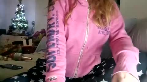 Snapshot of lauriehotxxx chatting on 12.11.24 lauriehotxxx online show from 12.11.24