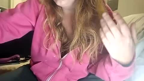 Snapshot of lauriehotxxx chatting on 01.06.25 lauriehotxxx online show from 01.06.25