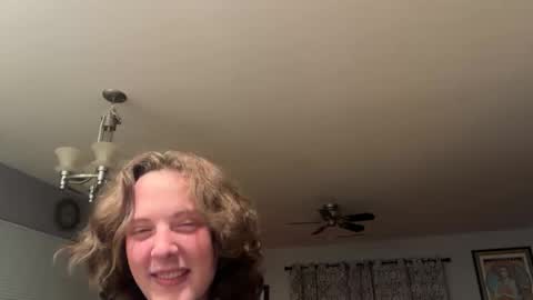 Snapshot of lausfavorite chatting on 10.14.25 lausfavorite online show from 10.14.25