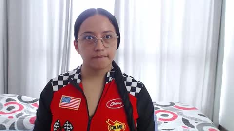 Snapshot of lauu_jones chatting on 11.16.25 Laura online show from 11.16.25