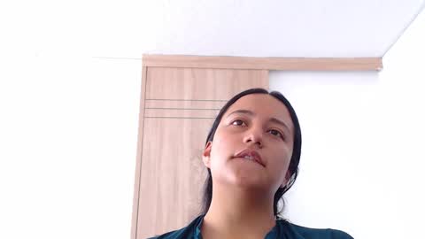 Snapshot of lauu_jones chatting on 11.17.25 Laura online show from 11.17.25