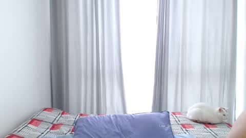 Snapshot of lauu_jones chatting on 11.23.25 Laura online show from 11.23.25