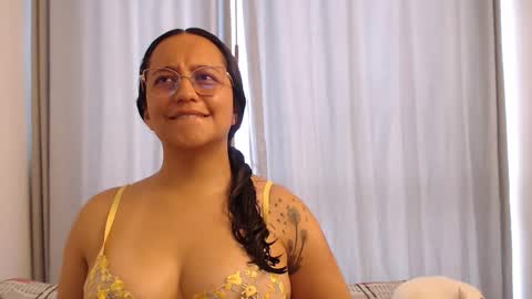 Snapshot of lauu_jones chatting on 03.18.26 Laura online show from 03.18.26