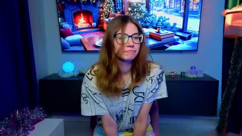 Snapshot of laveniadevoss chatting on 11.27.25 Gloria online show from 11.27.25