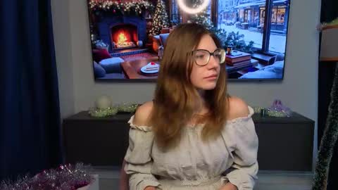 Snapshot of laveniadevoss chatting on 11.28.25 Gloria online show from 11.28.25