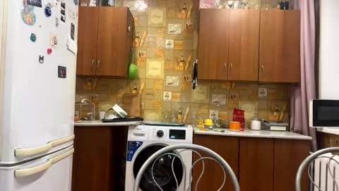 Snapshot of lavernmetelko chatting on 12.18.25 Alice online show from 12.18.25