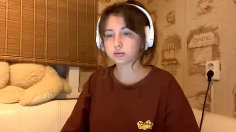 Snapshot of lavinabinney chatting on 11.30.25 Emily online show from 11.30.25