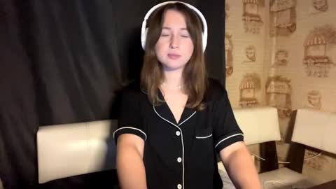 Snapshot of lavinabinney chatting on 12.13.25 Emily online show from 12.13.25