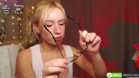 Snapshot of lavinell chatting on 01.19.26 Mia online show from 01.19.26