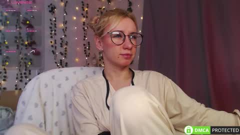 Snapshot of lavinell chatting on 02.24.26 Mia online show from 02.24.26