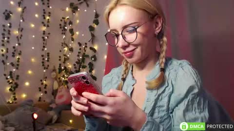 Snapshot of lavinell chatting on 03.12.26 Mia online show from 03.12.26