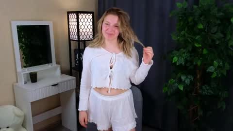 Snapshot of lawrencekostecki chatting on 04.07.26 Diana online show from 04.07.26