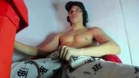 Snapshot of lax777_ chatting on 11.21.25 ZAmbrano online show from 11.21.25