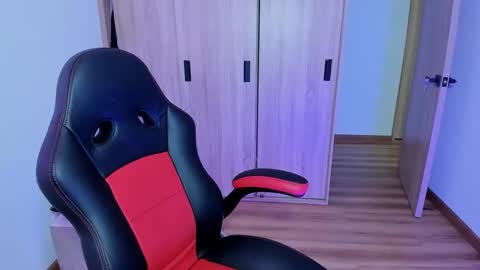 laylaah online show from 10.31.25